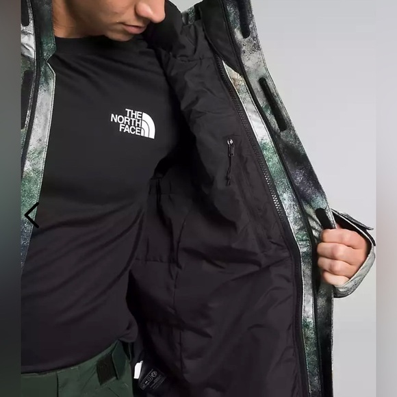 The north face Men’s Clement Triclimate® Jacket Pine Needle Faded Dye Camo Print - Picture 9 of 10